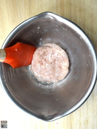 Griddle with Minced Pork and White Radish Leaves recipe