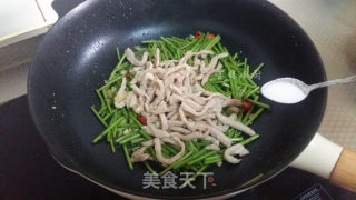 Stir-fried Wormwood with Shredded Pork recipe