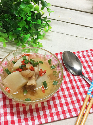Stewed Pork Bone Soup with Longan and Radish recipe