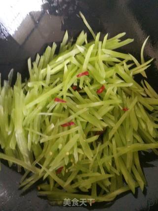 Vegetarian Stir-fried Shredded Lettuce recipe