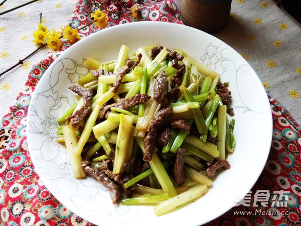 Stir-fried Shredded Beef with Celery recipe