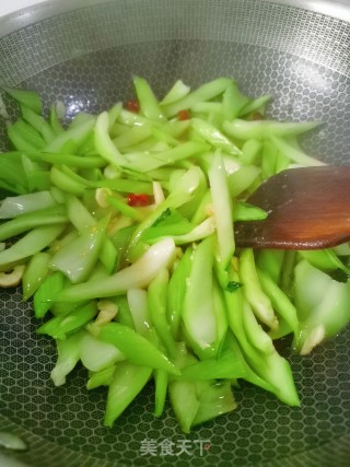 Stir-fried Poached Egg with Vegetable Stem recipe