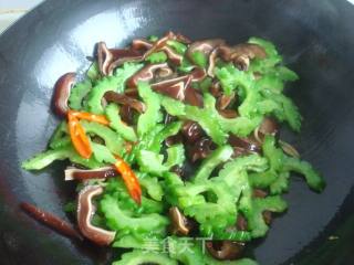Stir-fried Bitter Gourd with Cured Pig Ears recipe