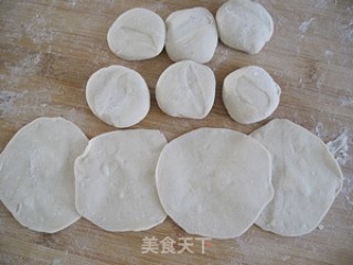 Spicy Chinese Cabbage and Meat Buns recipe