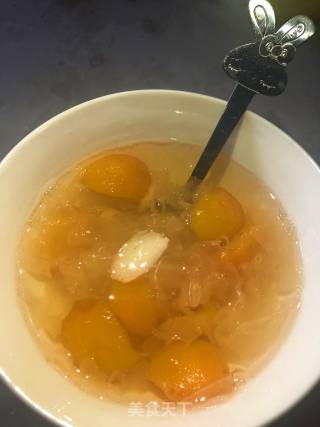 Loquat and Tremella Soup recipe