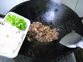 Soak Radish and Stir-fried Pigeon Gizzards recipe