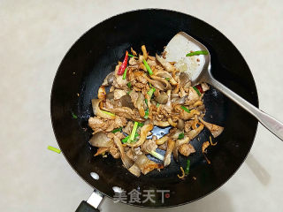 Stir-fried Fresh Mushrooms with Sliced Pork recipe