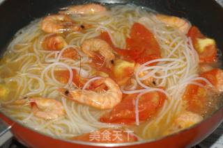 Rice Noodles with Shrimp and Tomato recipe