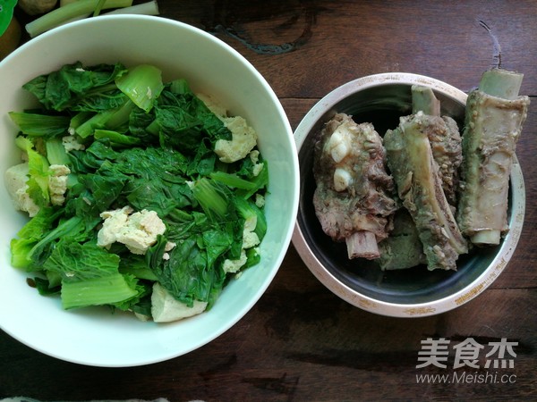 Pork Choy Frozen Tofu Pork Rib Soup recipe