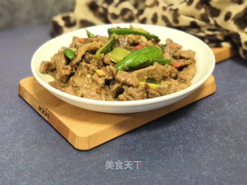 Stir-fried Beef with Fruit and Cucumber