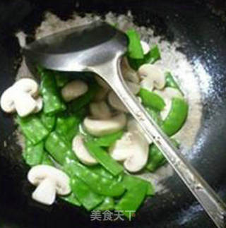 Fried Snow Peas with Fresh Mushrooms recipe