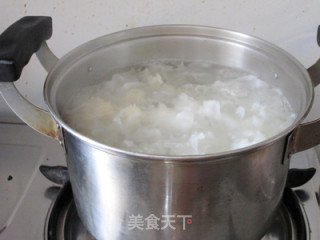 Appetizing and Nourishing Lungs with White Fungus and Sydney Red Fruit Soup recipe