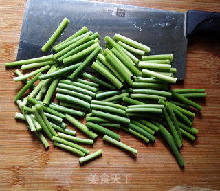 Stir-fried Krill with Garlic Sprouts recipe