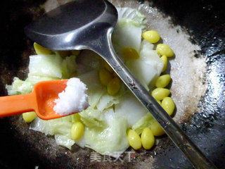 Stir-fried Cabbage with Silver Almonds recipe