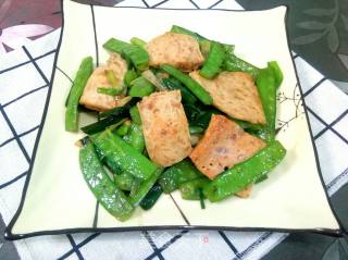 Fried Pork Strips with Snow Beans recipe