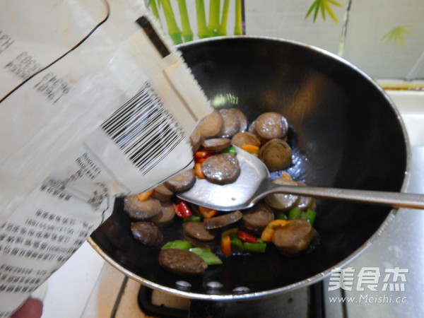 Stir-fried Vegetable Intestines with Green Peppers recipe