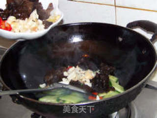 Stir-fried Lily with Fungus and Cucumber recipe