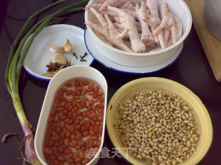 Boiled Chicken Feet with Black Eyed Peanuts recipe