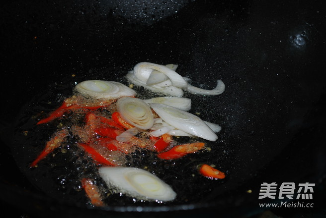 Stir-fried Cabbage with Swan Eggshell recipe