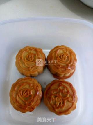 Cantonese-style Egg Yolk Chestnut Mooncakes recipe