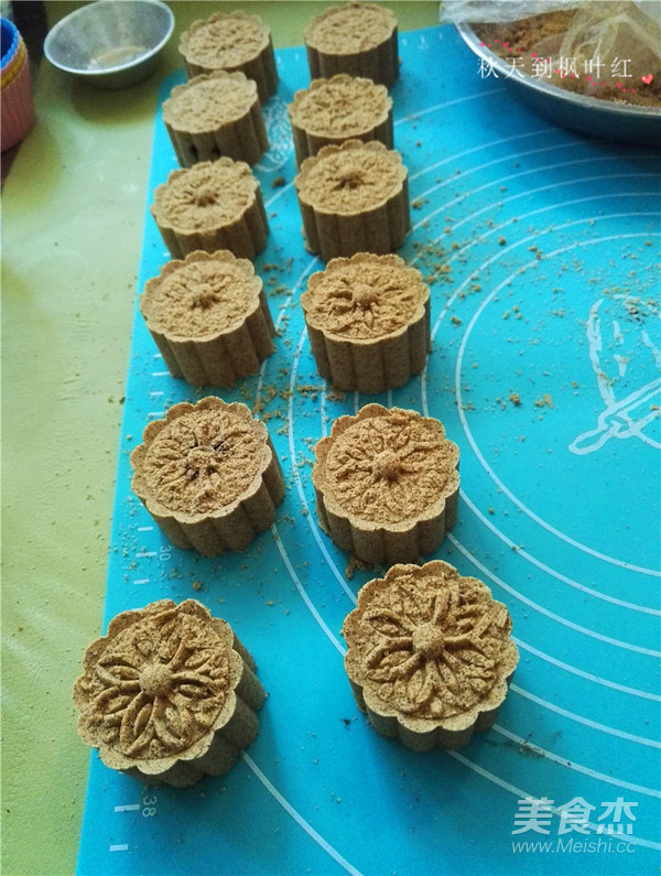 Childhood Memories-mung Bean Cake with Sesame Oil and Bean Paste recipe