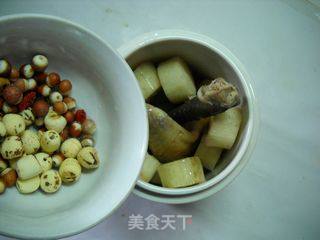 Chai Chicken Soup with Yam, Gorgon and Lotus Seeds recipe