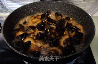 Braised Asparagus with Sea Cucumber and Fungus recipe