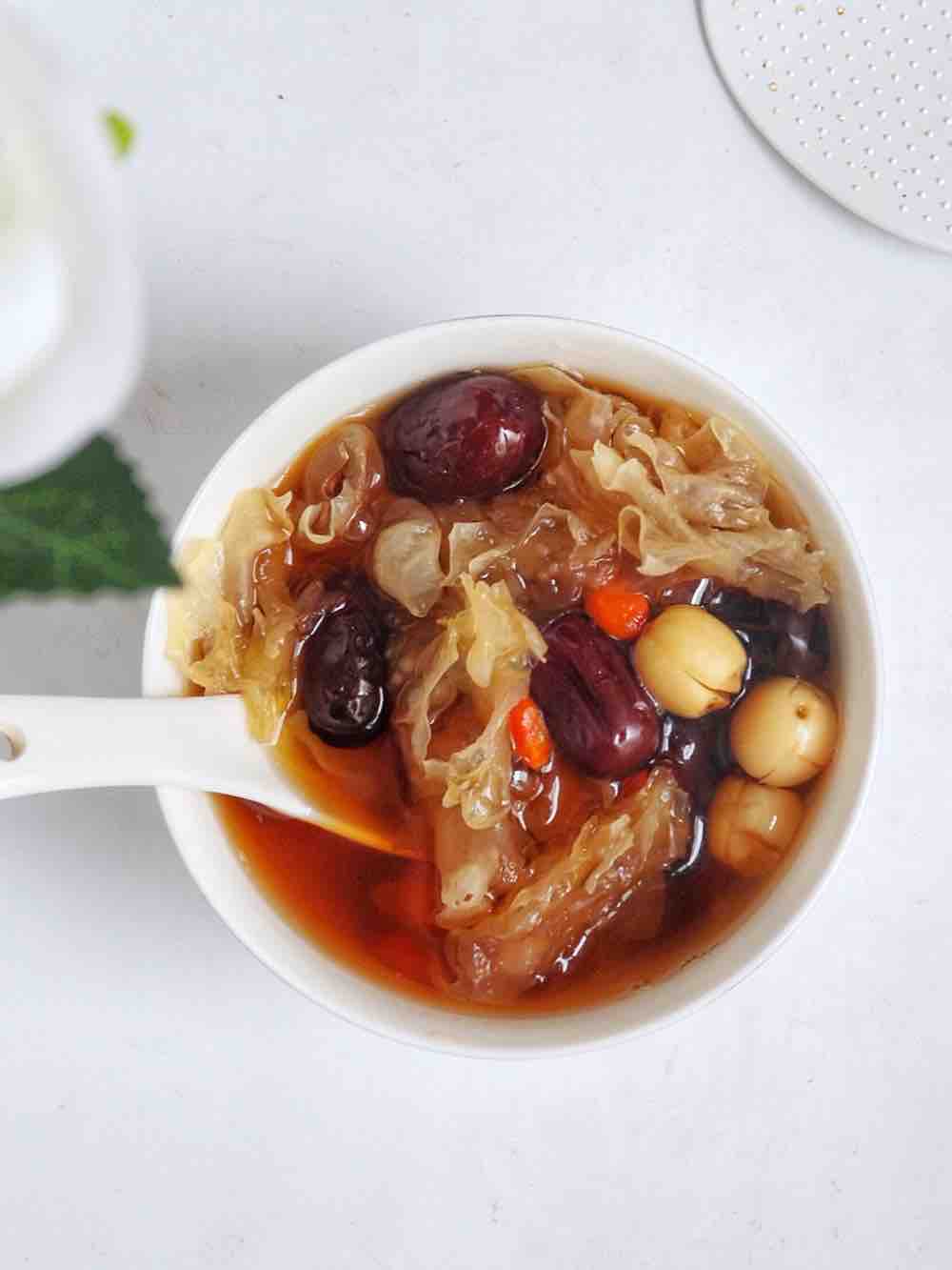 Lotus Seed and Tremella Soup recipe