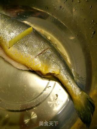 Sauerkraut Yellow Croaker recipe