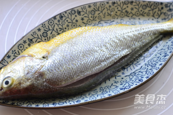 Steamed Yellow Croaker with Chopped Pepper recipe