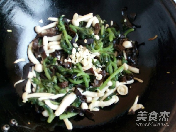 Stir-fried Iced Vegetables with Seafood, Mushrooms and Fungus recipe