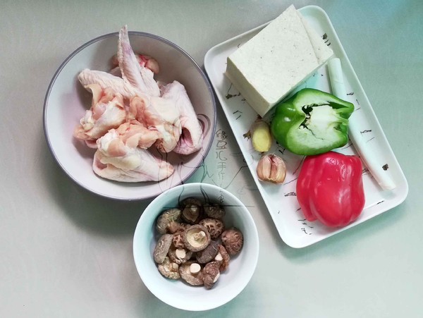 Braised Chicken Wings with Mushroom and Tofu recipe