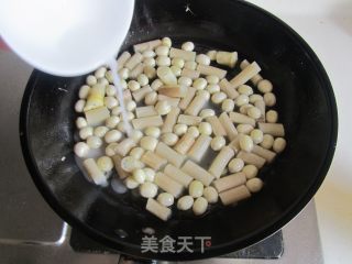 Stir-fried Lotus Root Strips with Lotus Seeds and Rice recipe