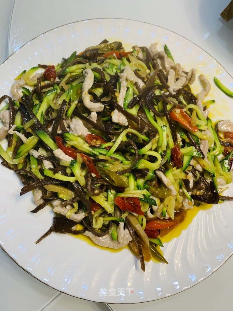 Zucchini, Fungus and Pickled Pork with Pepper recipe