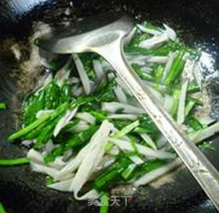 Stir-fried Lotus Root with Leeks recipe