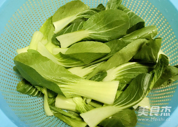 Stir-fried Rapeseed with Diced Mushrooms recipe