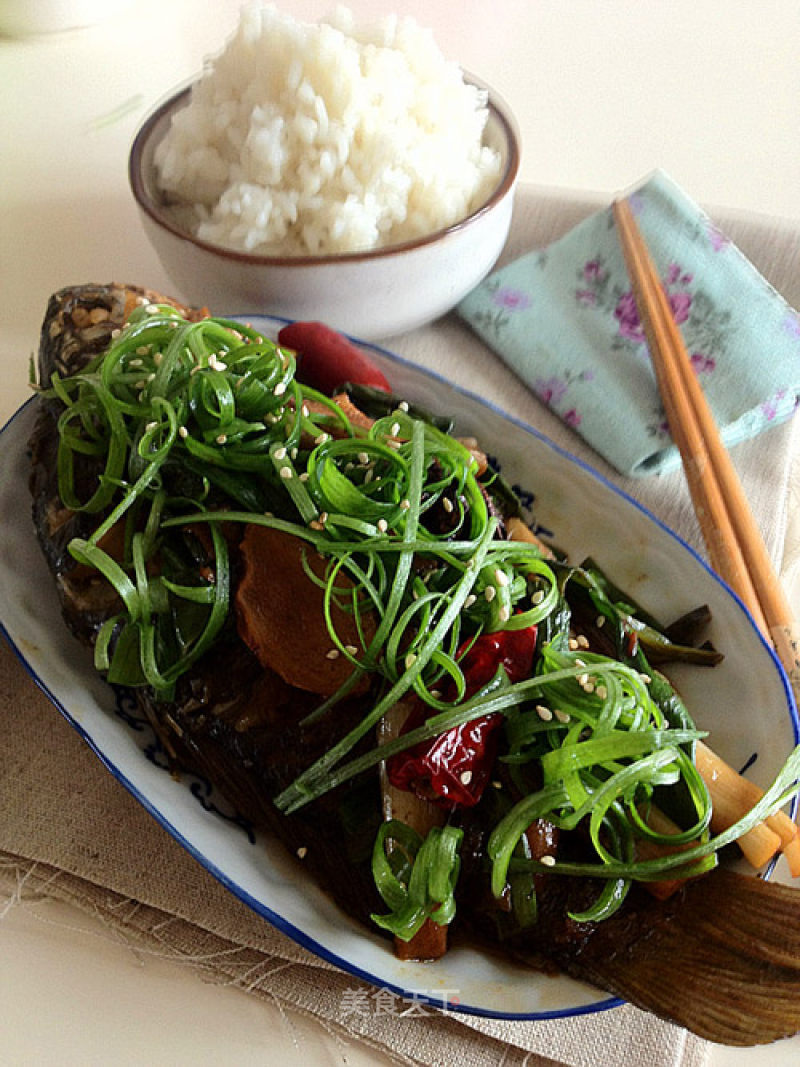 Crispy Crucian Carp with Green Onion recipe