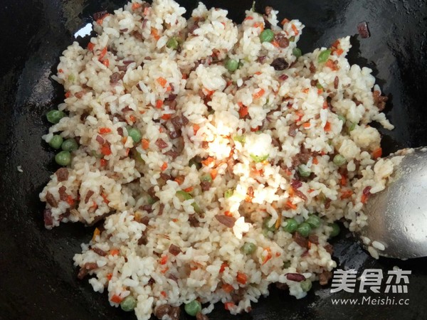 Stir-fried Rice with Beef, Carrot and Pepper recipe