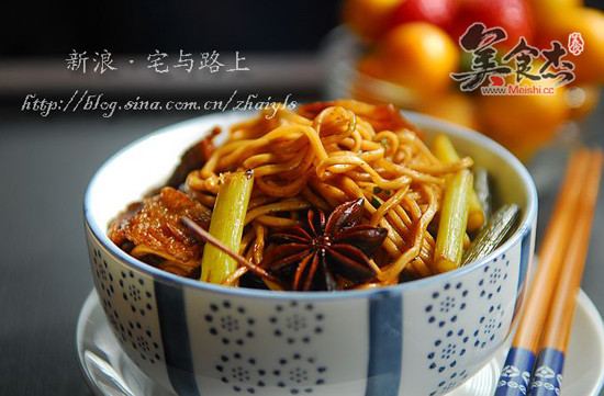 Braised Noodles with Garlic Moss recipe