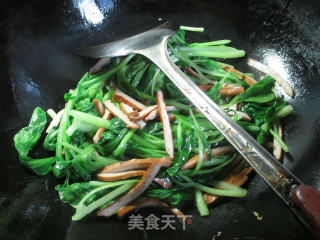 Stir-fried Noodles with Fragrant Dried Chicken and Vegetable recipe