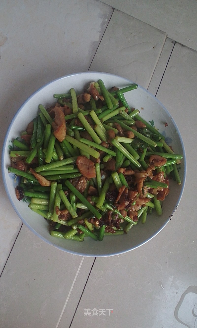 Chicken Drumsticks Stir-fried Garlic Stalks recipe