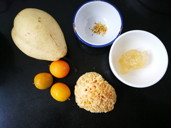 #花开富贵# Snow Pear Kumquat White Fungus Soup recipe