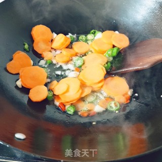 Stir-fried Green Bamboo Shoots with Carrots recipe