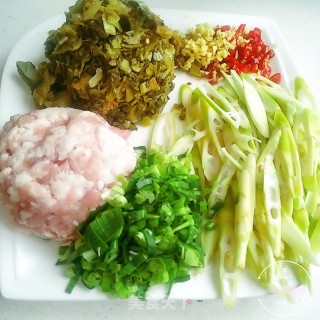 Fried Pickled Cabbage with Small Bamboo Shoots recipe