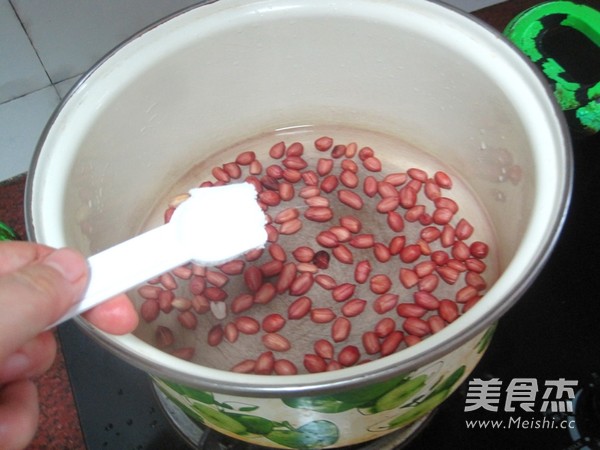 Sour Radish Mixed with Peanuts recipe