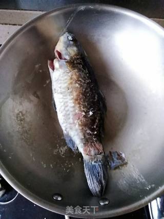 Carrot, Yam and Crucian Carp Soup recipe