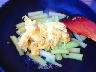 Scrambled Eggs with Loofah recipe