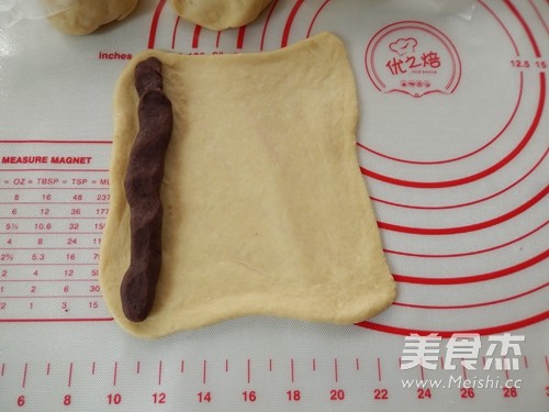 Red Bean Paste Caterpillar Bread recipe