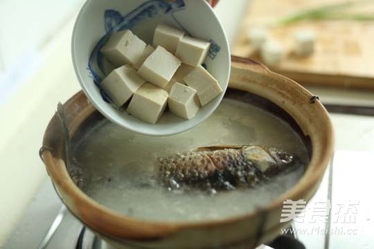 Tofu Crucian Carp Soup recipe