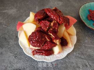 Red Dates, Wolfberry and Apple Soup recipe